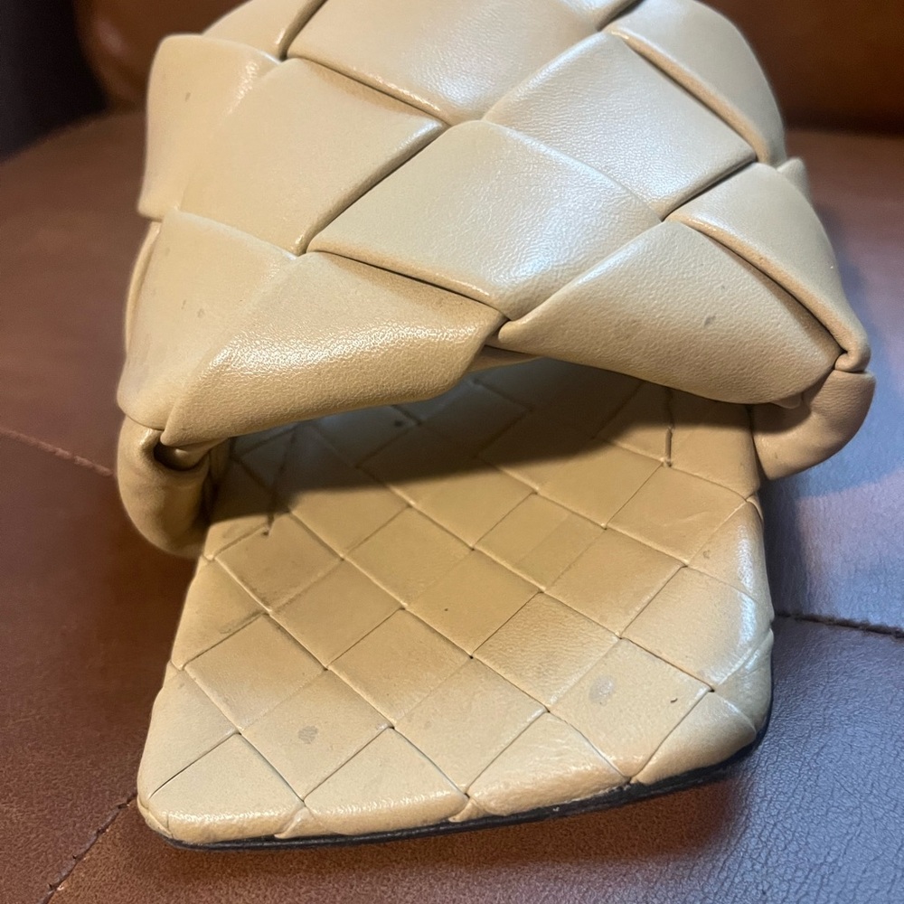 Bottega Veneta Lido Sandals Size 38 Cream Intrecciato Woven Leather Slides - Picture 10 of 16